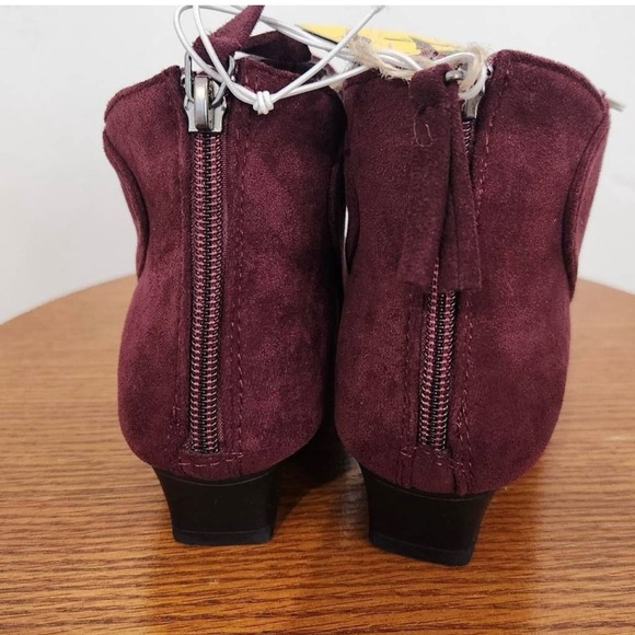Seven7 Oxblood Ankle Bootie NWT Size 8 Wine Micro Suede Bootie - Picture 3 of 11
